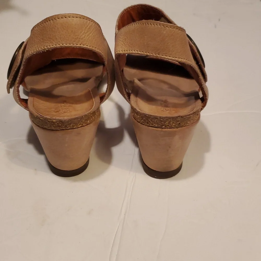 Taos Tan Carousel 3 Wedge Sandals Size 5/5.5 - Picture 4 of 10